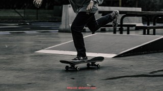 世俱杯直播-中超联赛女解说员大长腿话题引发的观众热议